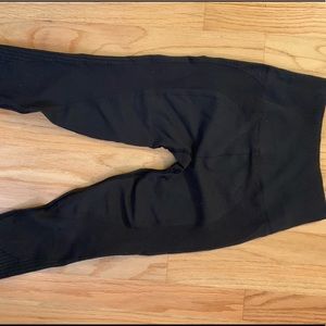 Limited edition Lulu Lemon Leggings Sz 2